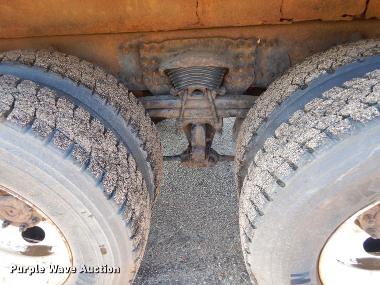 image for item DC8752 2002 Sterling L9500  dump truck