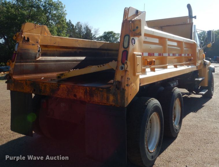 image for item DC8752 2002 Sterling L9500  dump truck