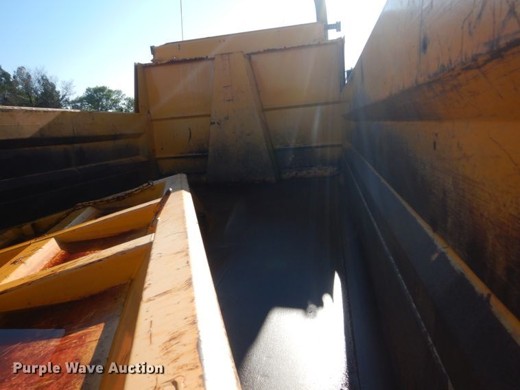 image for item DC8752 2002 Sterling L9500  dump truck