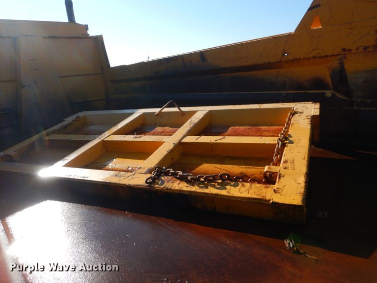 image for item DC8752 2002 Sterling L9500  dump truck