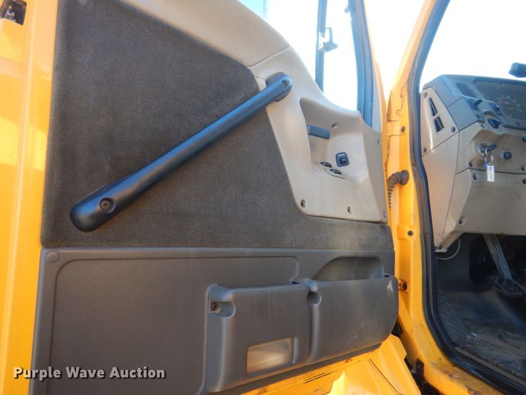 image for item DC8752 2002 Sterling L9500  dump truck