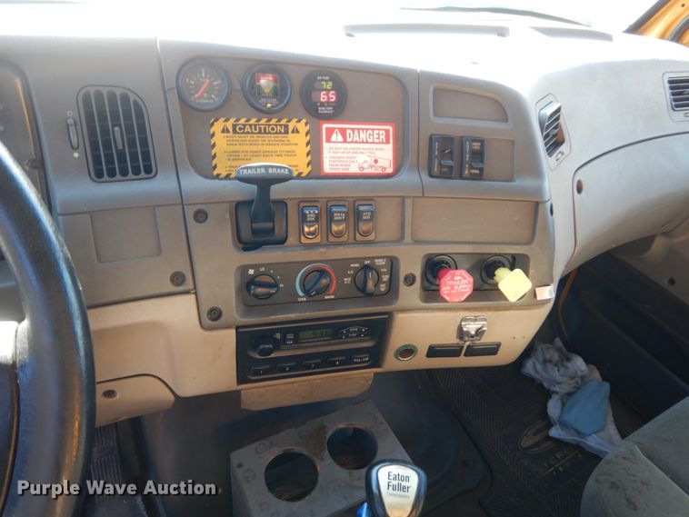 image for item DC8752 2002 Sterling L9500  dump truck