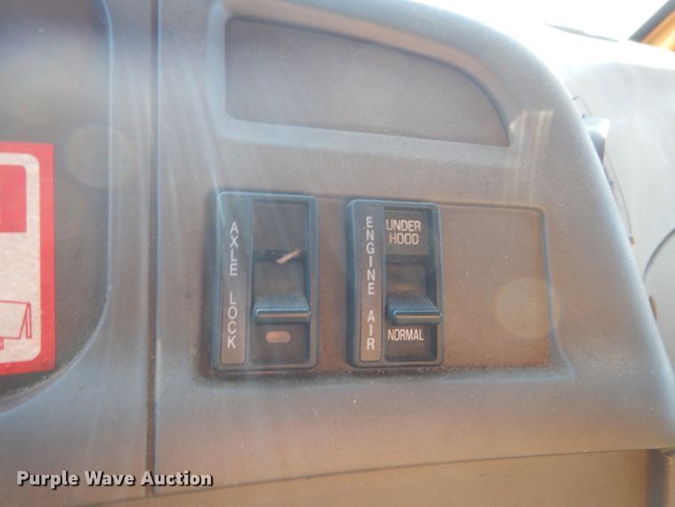 image for item DC8752 2002 Sterling L9500  dump truck