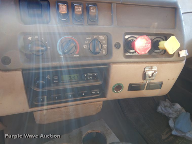 image for item DC8752 2002 Sterling L9500  dump truck