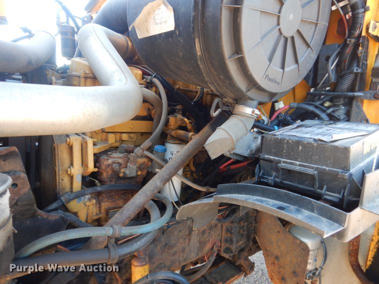 image for item DC8752 2002 Sterling L9500  dump truck