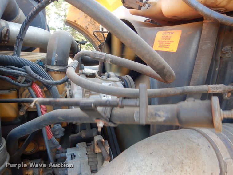 image for item DC8752 2002 Sterling L9500  dump truck