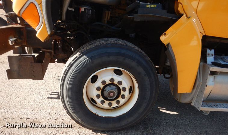 image for item DC8752 2002 Sterling L9500  dump truck