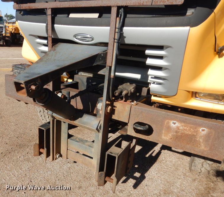 image for item DC8752 2002 Sterling L9500  dump truck