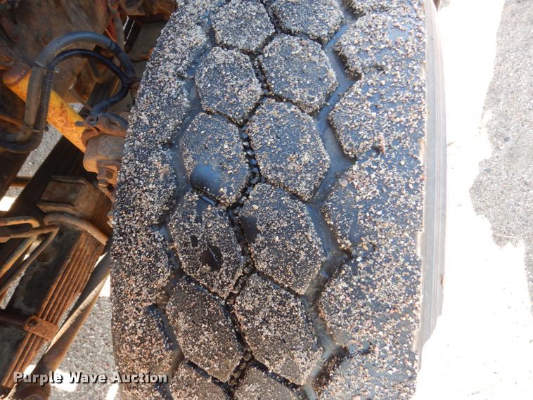 image for item DC8752 2002 Sterling L9500  dump truck