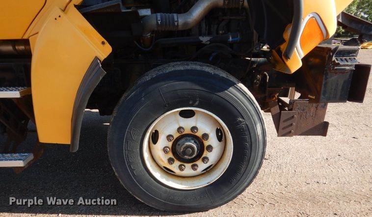 image for item DC8752 2002 Sterling L9500  dump truck