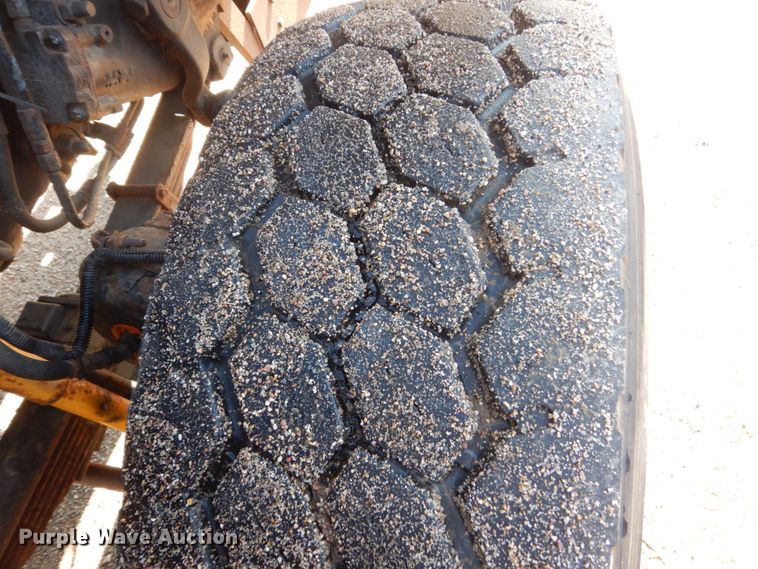 image for item DC8752 2002 Sterling L9500  dump truck