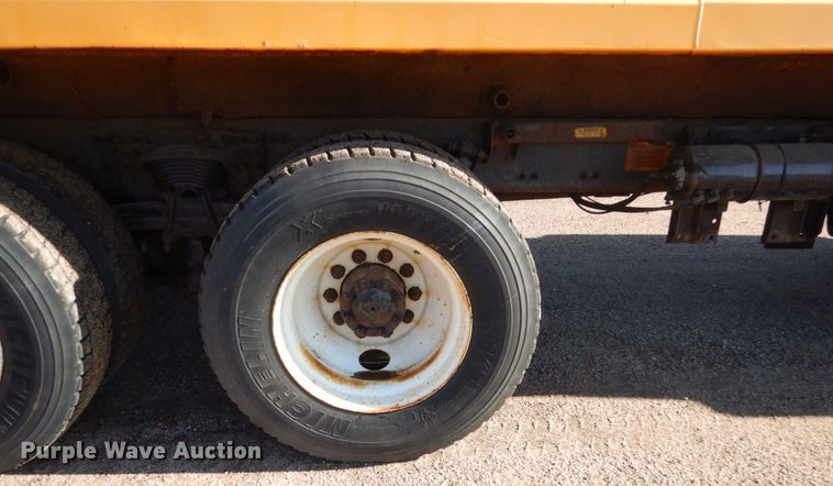 image for item DC8752 2002 Sterling L9500  dump truck