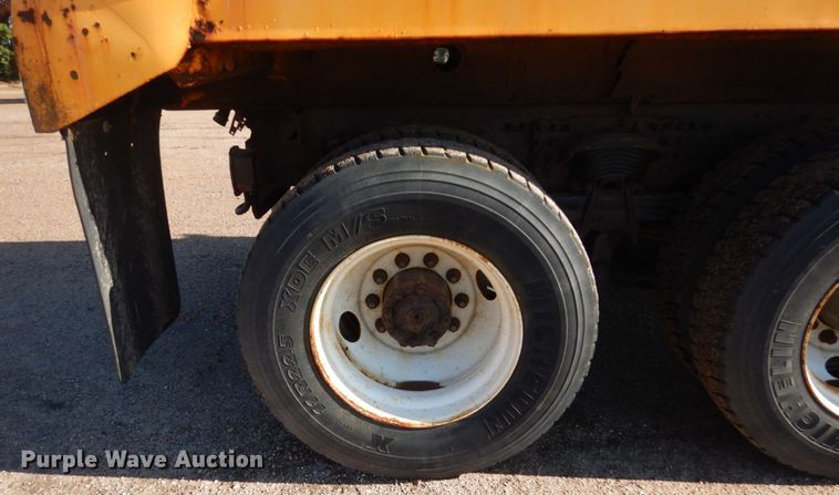 image for item DC8752 2002 Sterling L9500  dump truck