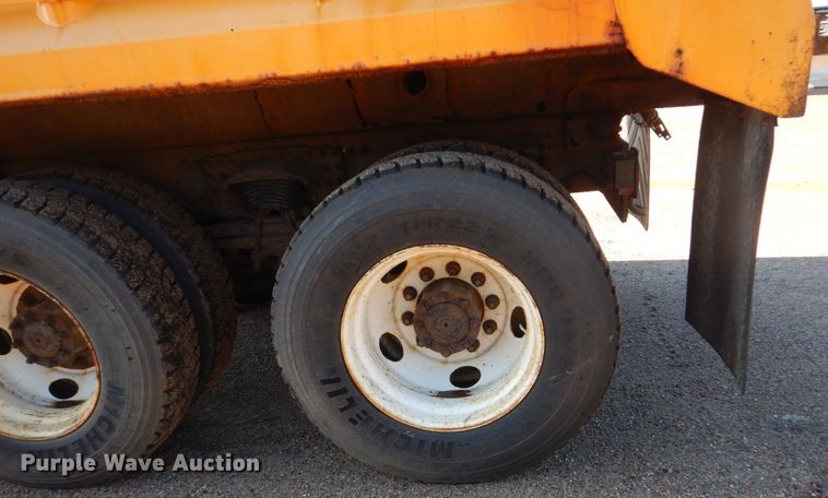 image for item DC8752 2002 Sterling L9500  dump truck