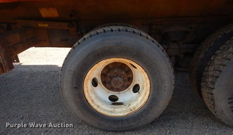 image for item DC8752 2002 Sterling L9500  dump truck