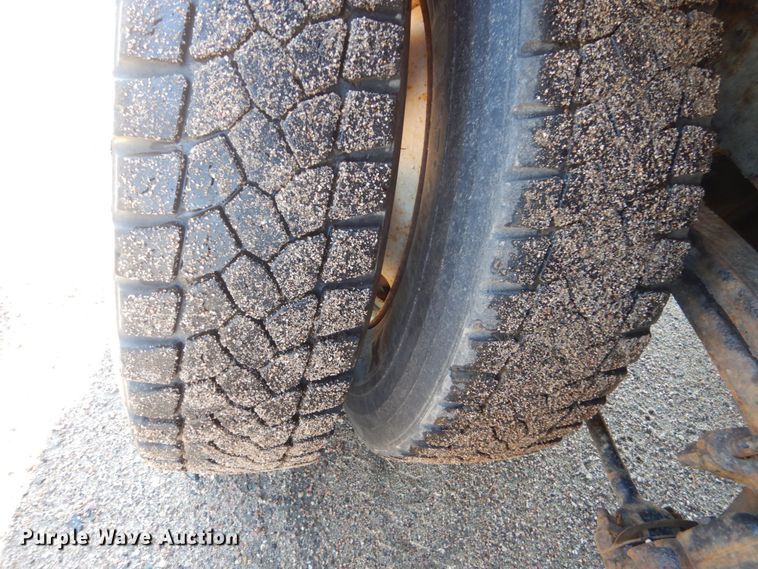 image for item DC8752 2002 Sterling L9500  dump truck