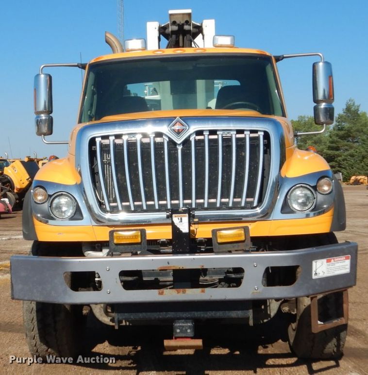 image for item DC8754 2011 International WorkStar 7500  bucket truck