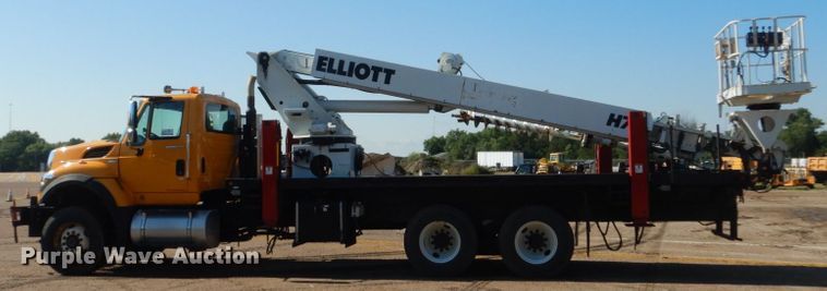 image for item DC8754 2011 International WorkStar 7500  bucket truck