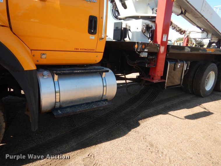 image for item DC8754 2011 International WorkStar 7500  bucket truck