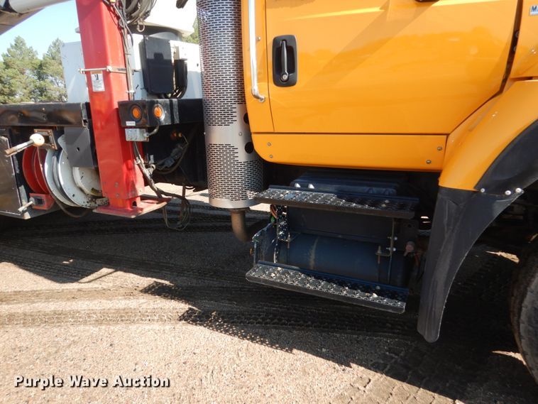 image for item DC8754 2011 International WorkStar 7500  bucket truck