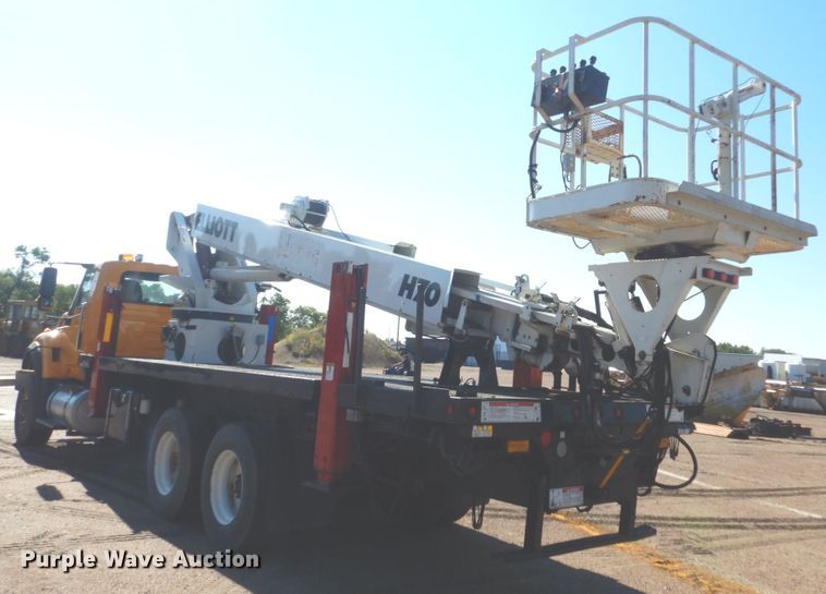 image for item DC8754 2011 International WorkStar 7500  bucket truck