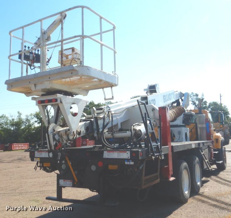 image for item DC8754 2011 International WorkStar 7500  bucket truck