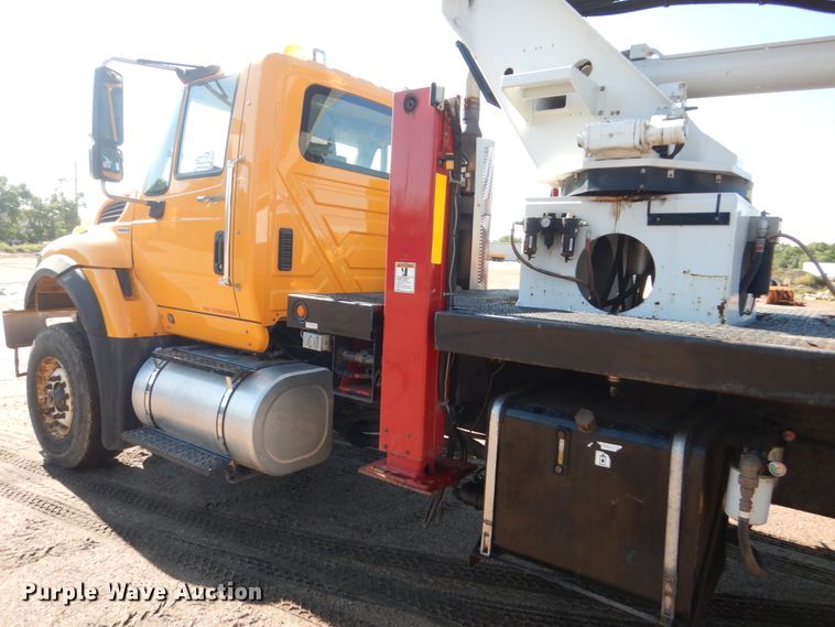 image for item DC8754 2011 International WorkStar 7500  bucket truck