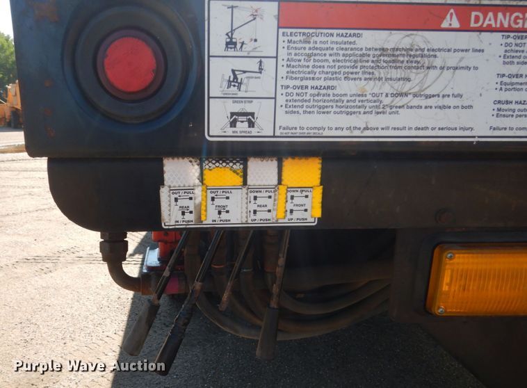 image for item DC8754 2011 International WorkStar 7500  bucket truck