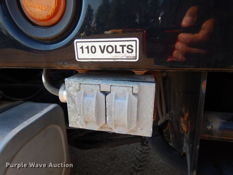 image for item DC8754 2011 International WorkStar 7500  bucket truck