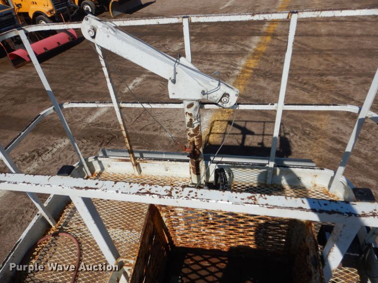 image for item DC8754 2011 International WorkStar 7500  bucket truck