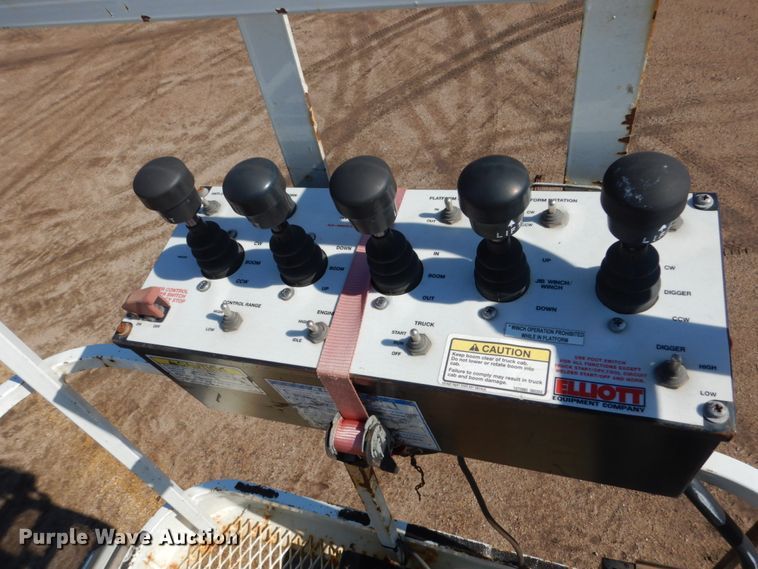 image for item DC8754 2011 International WorkStar 7500  bucket truck