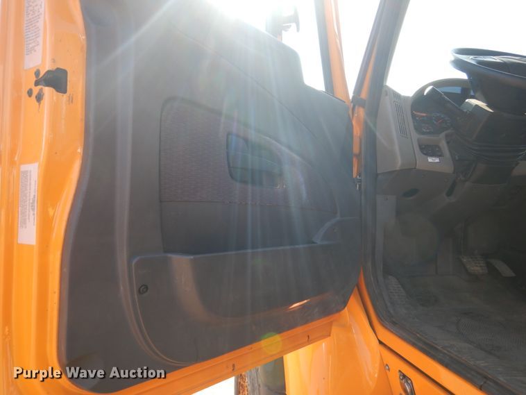 image for item DC8754 2011 International WorkStar 7500  bucket truck