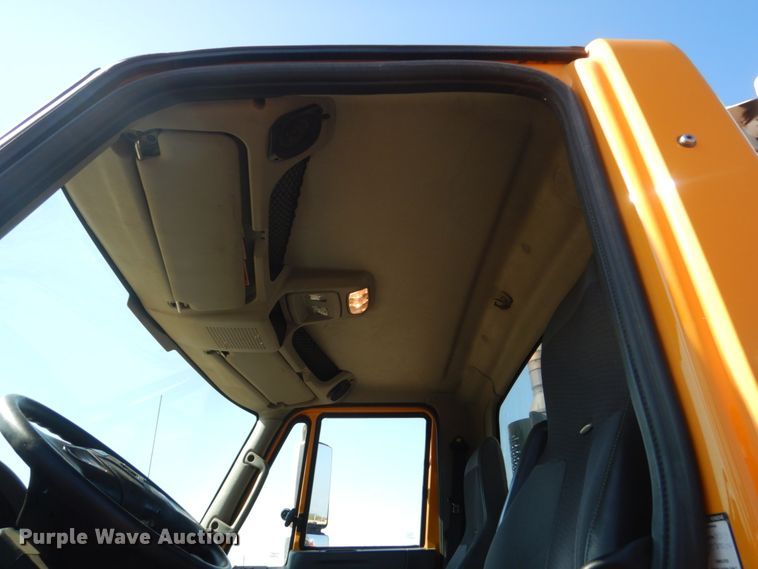 image for item DC8754 2011 International WorkStar 7500  bucket truck