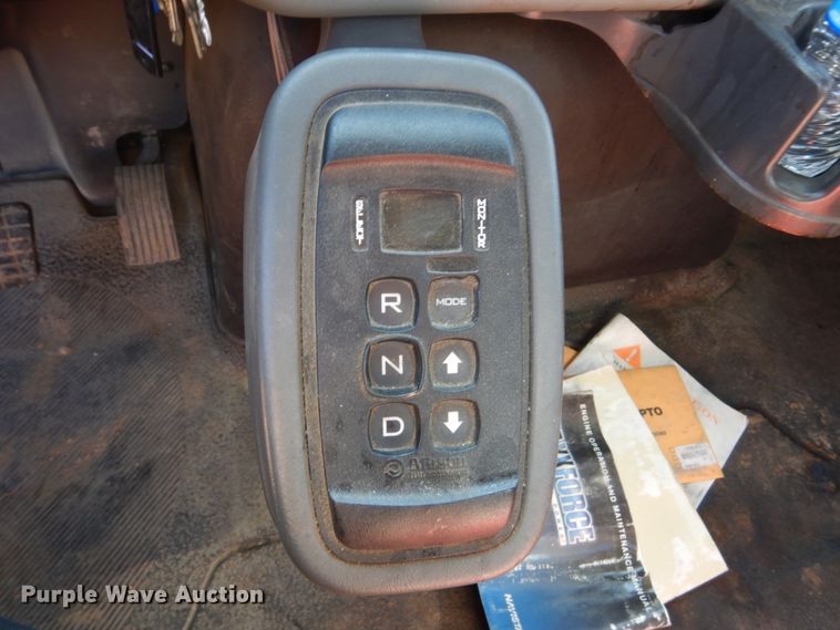 image for item DC8754 2011 International WorkStar 7500  bucket truck