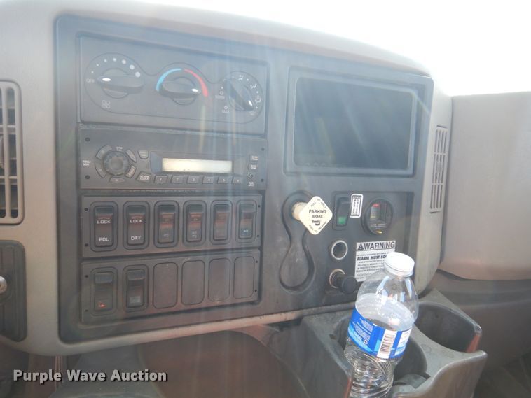 image for item DC8754 2011 International WorkStar 7500  bucket truck