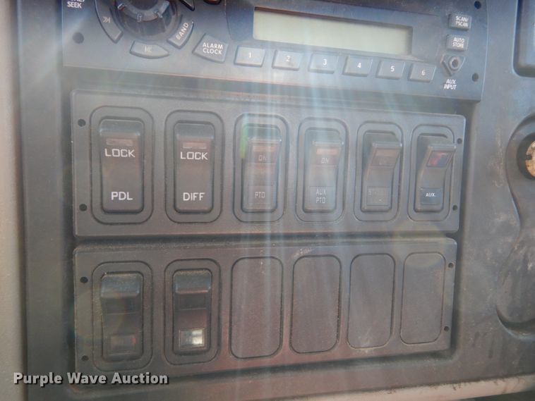 image for item DC8754 2011 International WorkStar 7500  bucket truck