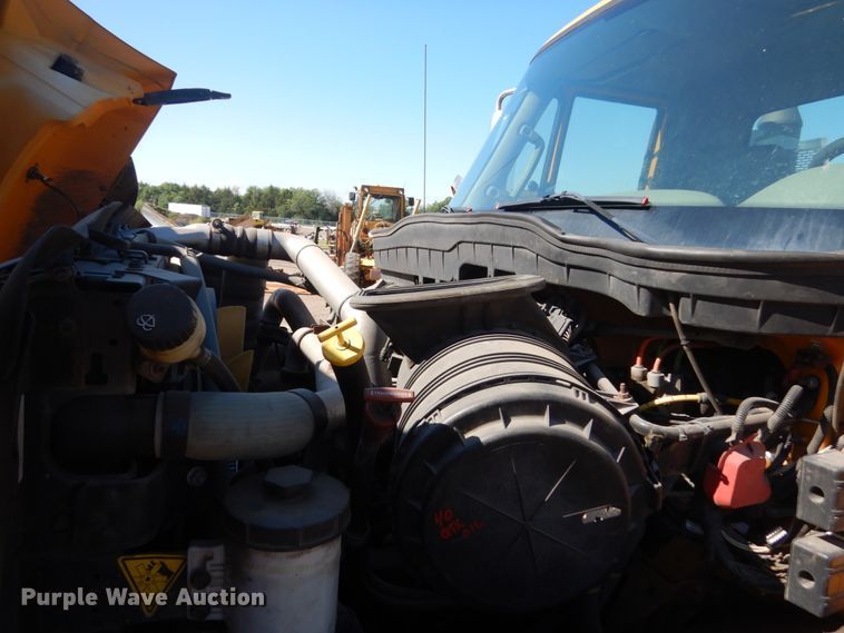 image for item DC8754 2011 International WorkStar 7500  bucket truck