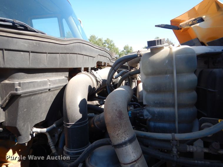 image for item DC8754 2011 International WorkStar 7500  bucket truck