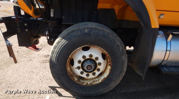 image for item DC8754 2011 International WorkStar 7500  bucket truck