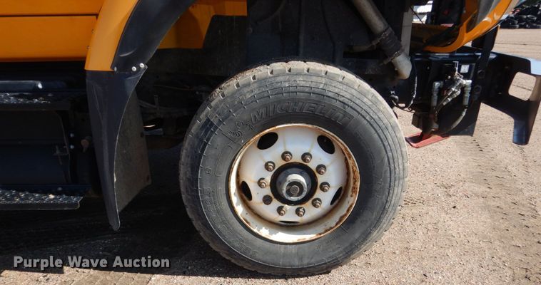 image for item DC8754 2011 International WorkStar 7500  bucket truck