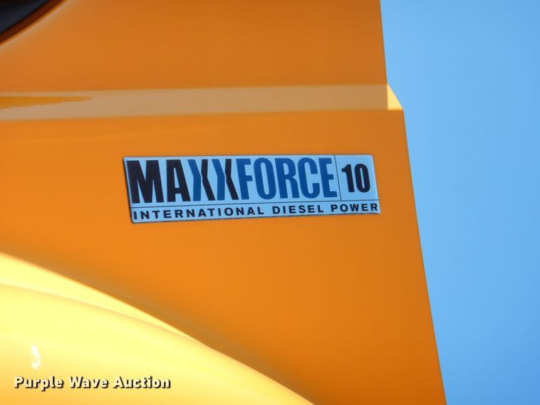 image for item DC8754 2011 International WorkStar 7500  bucket truck