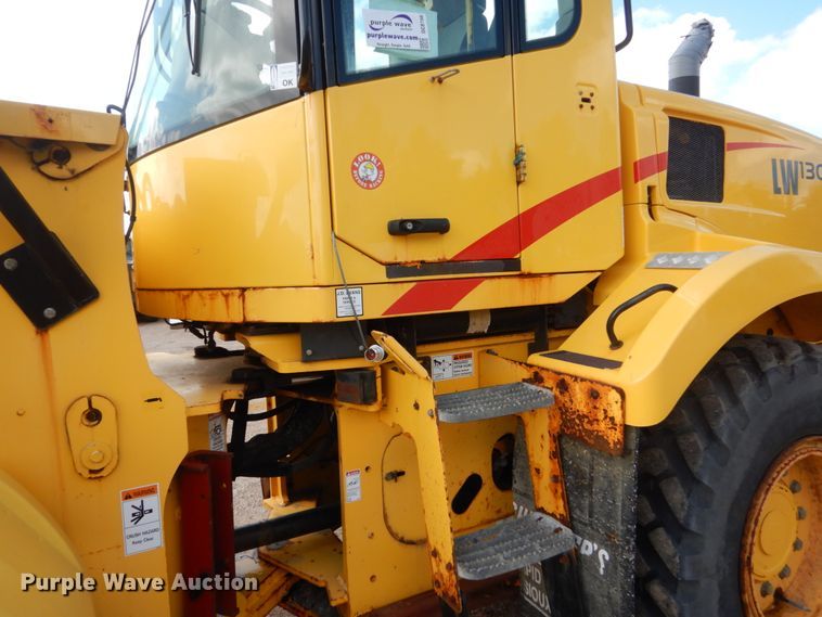 image for item DC8756 2005 New Holland LW130B  wheel loader