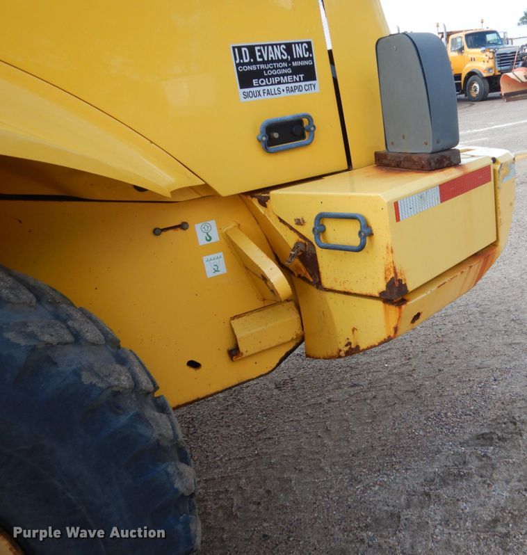 image for item DC8756 2005 New Holland LW130B  wheel loader