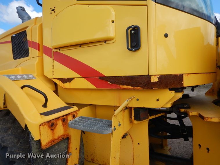 image for item DC8756 2005 New Holland LW130B  wheel loader