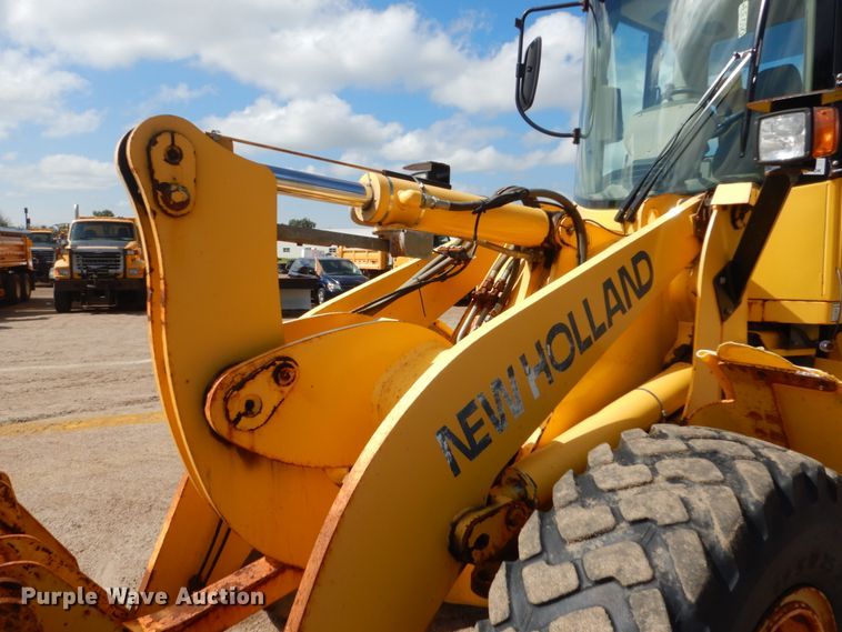 image for item DC8756 2005 New Holland LW130B  wheel loader