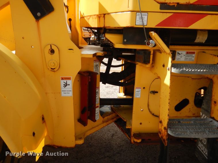 image for item DC8756 2005 New Holland LW130B  wheel loader