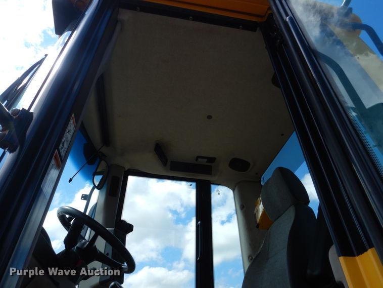 image for item DC8756 2005 New Holland LW130B  wheel loader