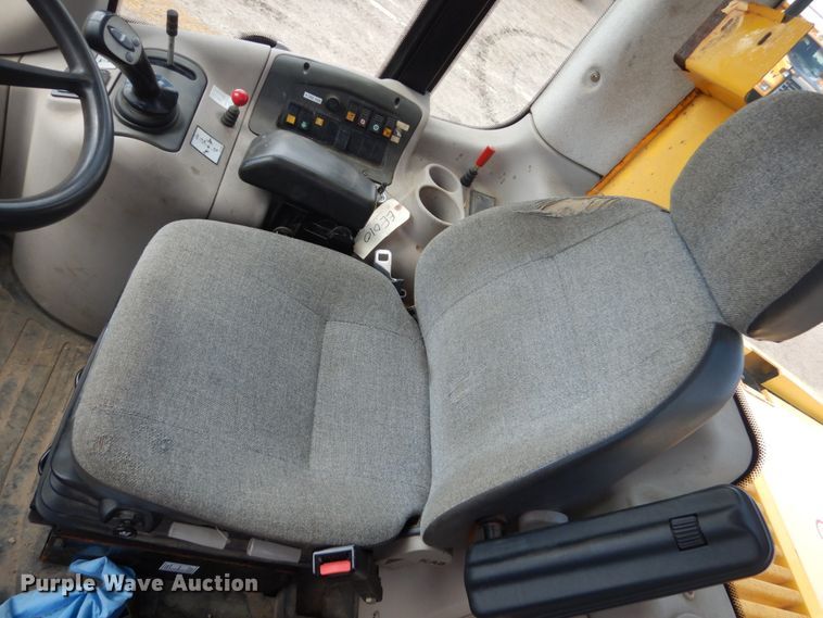 image for item DC8756 2005 New Holland LW130B  wheel loader