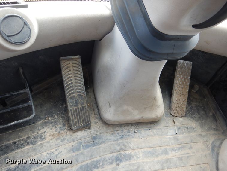 image for item DC8756 2005 New Holland LW130B  wheel loader