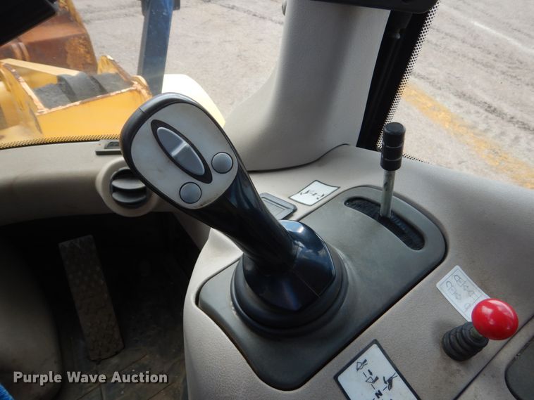 image for item DC8756 2005 New Holland LW130B  wheel loader